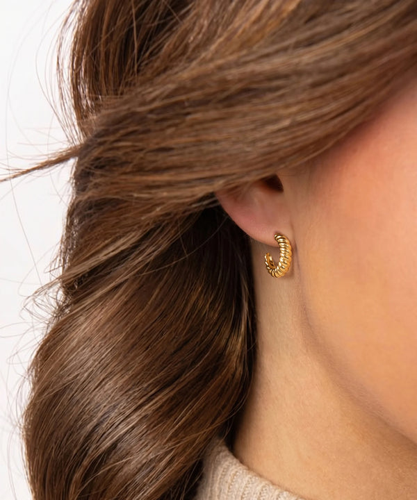 Oroventi Ribbed Hoop Earrings