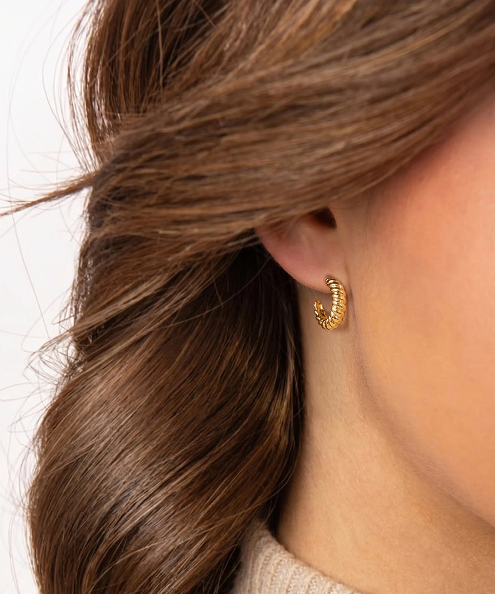 Oroventi Ribbed Hoop Earrings