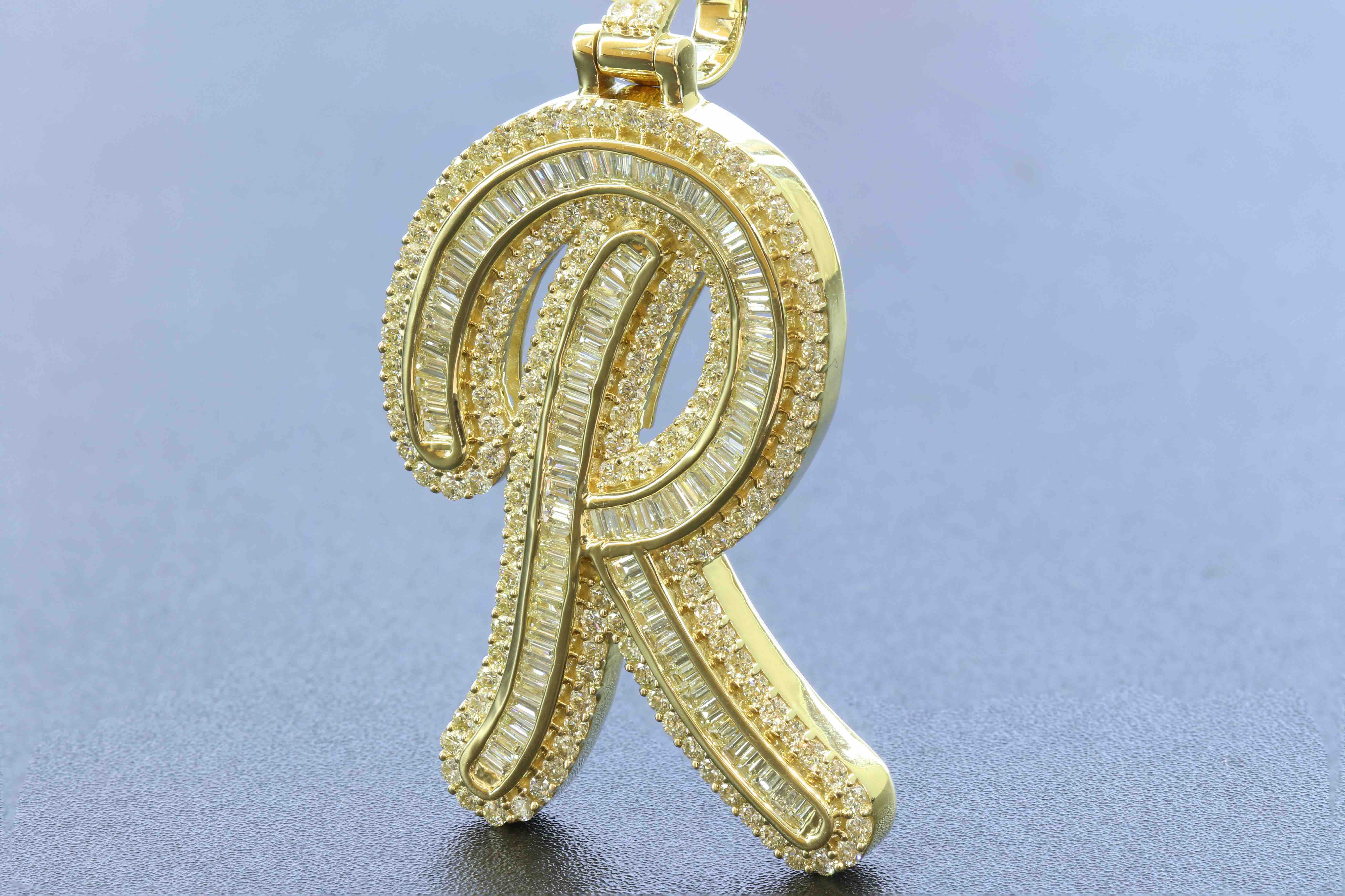 4.65 CT. TW. (VVSVS CLARITY) DIAMONDS LETTER R INITIAL PENDANT IN 14KT